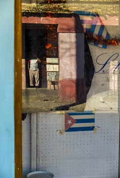Fragmented Reflections, Cuba © F. Emmanuel Bastien