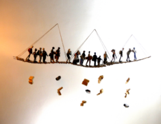 Entre deux rives, 30 x 7 x 85 cm, papier,métal, bambou, 2026