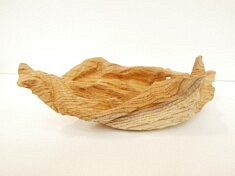 Lin Fang Yu (Taiwan),  Leef shaped paper wood, 11 × 24 × 7.5 ㎝ (exposition La Boîte à Geta, 2023)