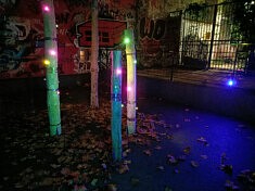 Florian Jouhaud, Autre nuit, installation lumineuse, totems (photo Loïs Pommier)
