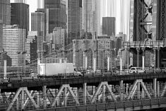 (1) Charles Guy, NY, Manhattan Bridge, 2022, photographie noir et blanc, 100 x 150 cm