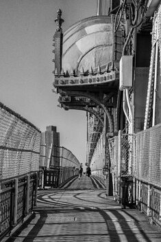 (10)	Charles Guy, NY, Manhattan bridge, 2022, photographie noir et blanc, 100 x 67 cm