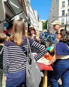 Devant l'Artame Gallery (photo Loïs Pommier)