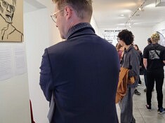 Vue de l'exposition Tubes des Années 80