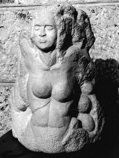 La mère des oeufs, pierre calcaire de Vrnik, 2005, H : 45 cm