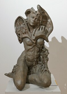 La ville pour le peuple, 2020, terre cuite patinée, h=79 cm