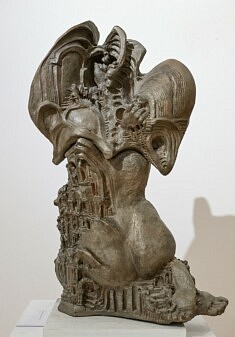 La ville pour le peuple (vue de dos), 2020, terre cuite patinée, h=79 cm