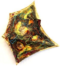 "Relief 1805a" Huile sur pétales de roses (65x62x10) 2018