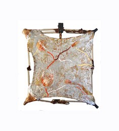 "Relief 2501e" Huile sur pétales de rose et compas (23x21x3) 2025