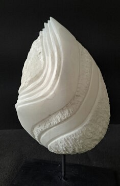 « Chrysalide » – Albâtre – 31 x 17 x 13 cm