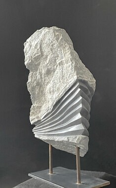 « Éclosion » – Marbre des Pyrénées – 39 x 20 x 14 cm