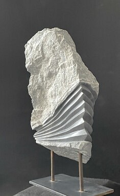 « Éclosion » – Marbre des Pyrénées – 39 x 20 x 14 cm 
