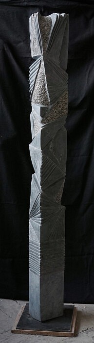 « Passeur de lumière » – Granite Belge – 140 x 15 x 9 cm