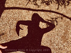 "danser avec l'arbre".  Une de mes photos de la série "ombres dansées".