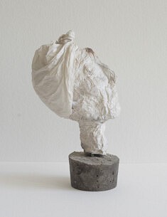 Turban, papier, fil de fer, 15x8x8cm, 2023