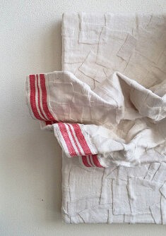 détail Les vestiges de Marie-Thérèse. In memoriam.