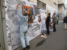 peinture participative pendant l'exposition "Acte de Création,Acte de Résistance" du 5 Octobre au 15 Octobre 2017