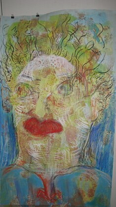 Portrait vert Août 2022  Interprétation d'œuvre de la multitude  argile et peinture, pastel …  100 cm x 165cm