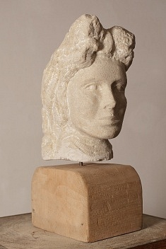 Princesse (pierre calcaire de construction (hauteur 35 cm)