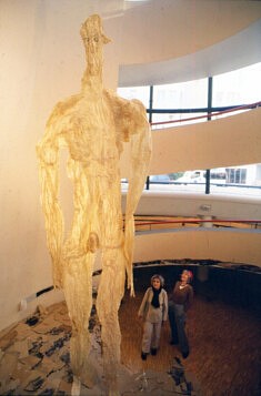 Le Géant installation avec Elaine Massy au Kremlin-Bicêtre en 2004