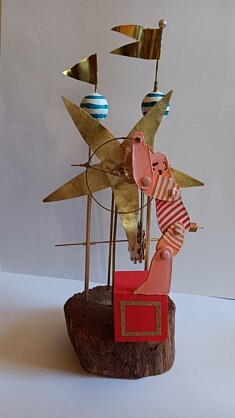 Monsieur Muscle. Bois, carton et laiton. Hauteur 35 cm