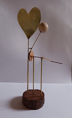 coup de foudre (laiton, bois flotté et boule de bois) coup de foudre (laiton, bois flotté et boule de bois)