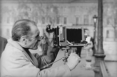 © Phothothèque Claude-Michel Masson Robert Doisneau, né le 14 avril 1912 à Gentilly et décédé le 1er avril 1994 à Montrouge, est un photographe humaniste français. Il est, aux côtés de Willy Ronis, d'Édouard Boubat, d'Izis et d'Émile Savitry, l'un des principaux représentants du courant de la photographie humaniste française et l’un des photographes les plus populaires du XXième siècle.