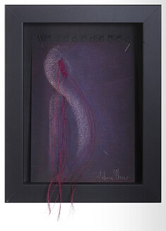 Série méditation des couleurs-Méditation violette- Dessin au pastel et broderie sur papier, 28 x 22 x 5 cm