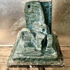De la série « Sites », sculpture en grès d’Irak chamotte patinée, 25x25x25, Paris 1996