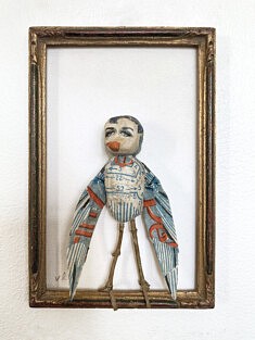 l'envol. Papier mâché, collage, brindilles l'envol. Papier mâché, collage, brindilles