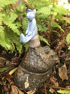 "Là haut" - faïence - hauteur 15 cm